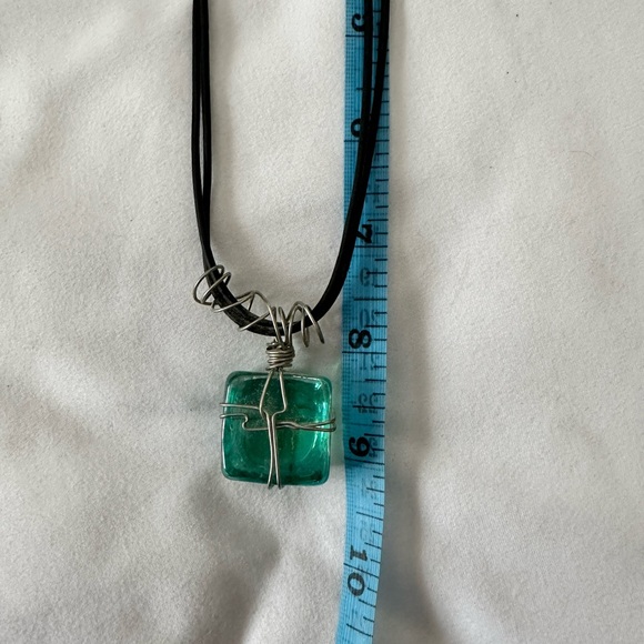 Glass pendant necklace - Picture 2 of 4